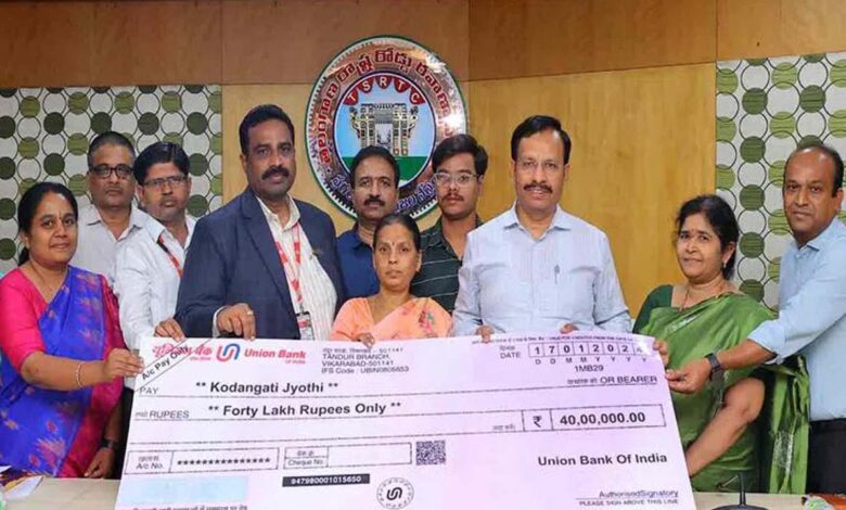 TSRTC provides assistance to family of deceased conductor, gives check of Rs 40 lakh