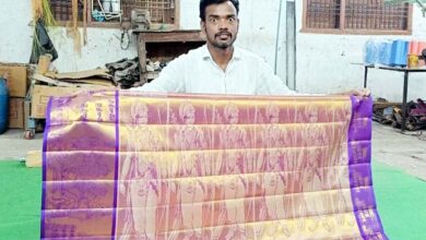 Sirsila: The weaver wove a gold saree for Goddess Sita of Ayodhya.