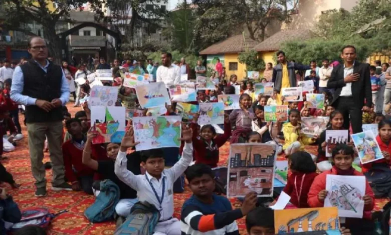 Ranchi: Around 250 children painting in children park in Dhanbad to highlight Jharia pollution