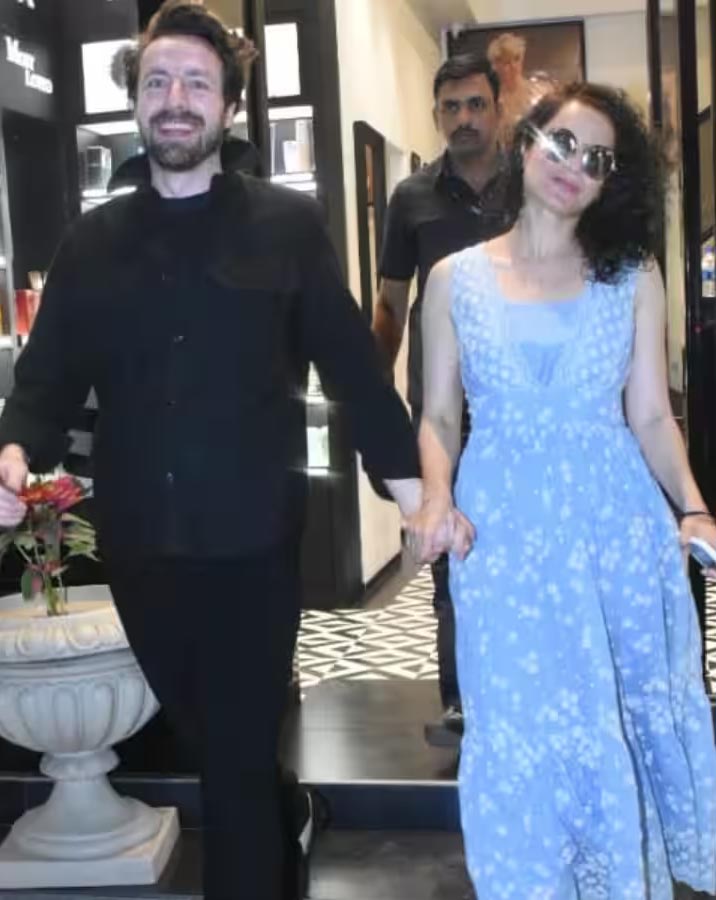 Kangana Ranaut was seen holding hands with the 'mystery man'