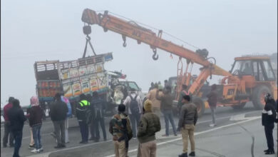 Due to dense fog, many vehicles collided with each other in Hapur district on Delhi-Lucknow highway.