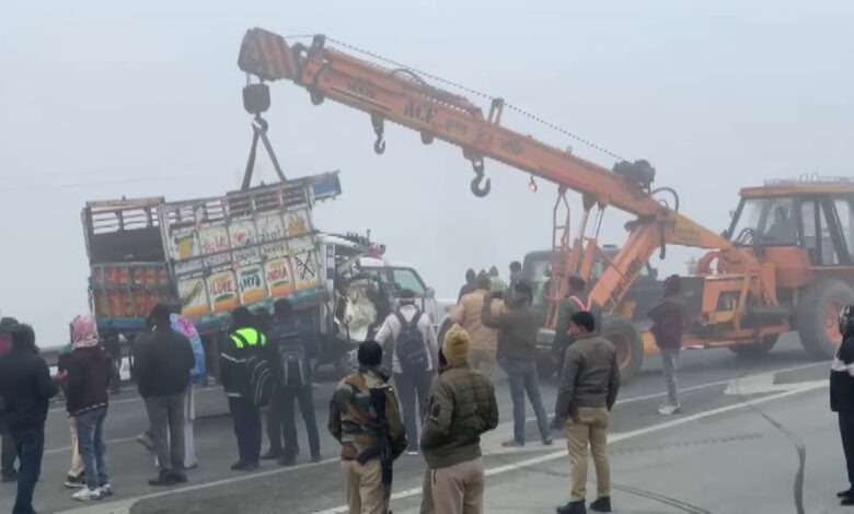 Due to dense fog, many vehicles collided with each other in Hapur district on Delhi-Lucknow highway.