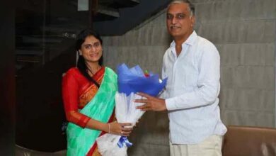 Hyderabad: YS Sharmila invites Harish Rao to her son's wedding