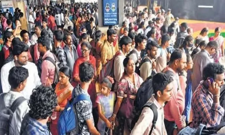 Andhra Pradesh: Ahead of Sankranti, crowds gathered at bus and railway stations