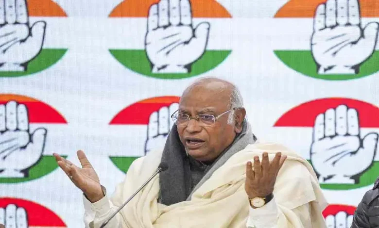 New Delhi: Mallikarjun Kharge said- Government is attacking the Constitution