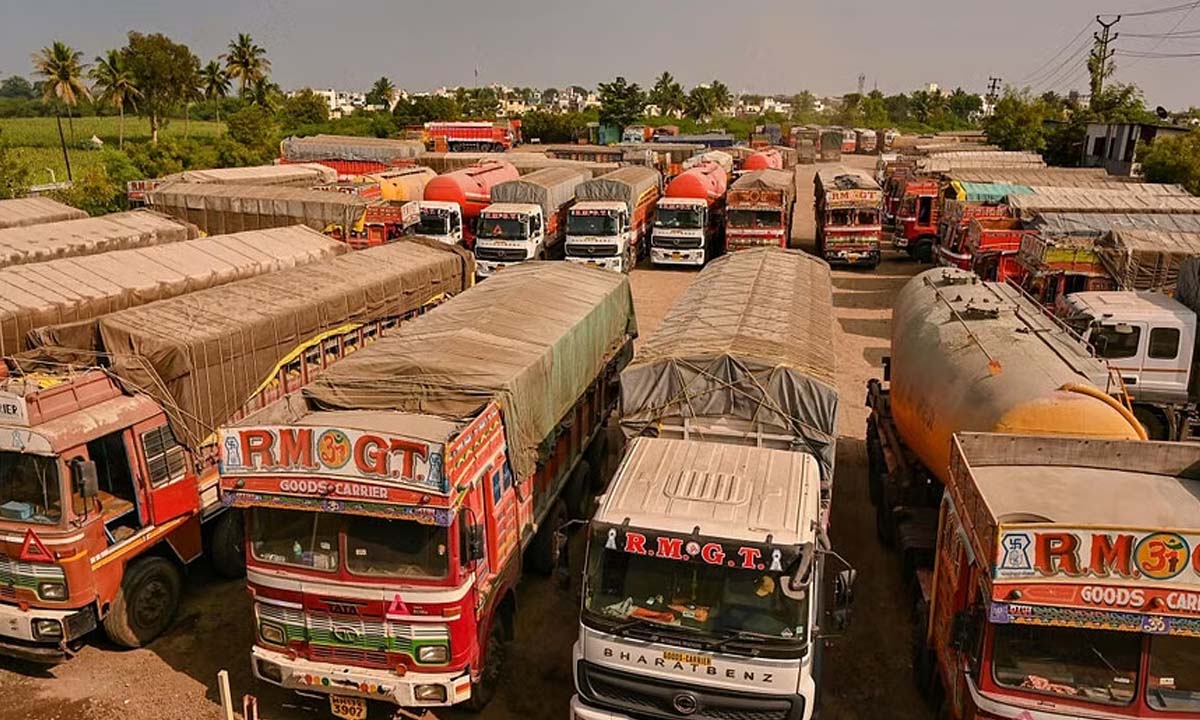 Rajasthan: Protest by truck drivers turns violent, 3 policemen injured