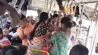 Siddipet: Women hit each other with slippers for seats in TSRTC bus