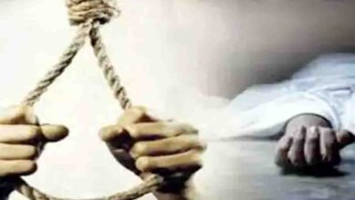 Bihar: Railway trackman commits suicide by hanging himself