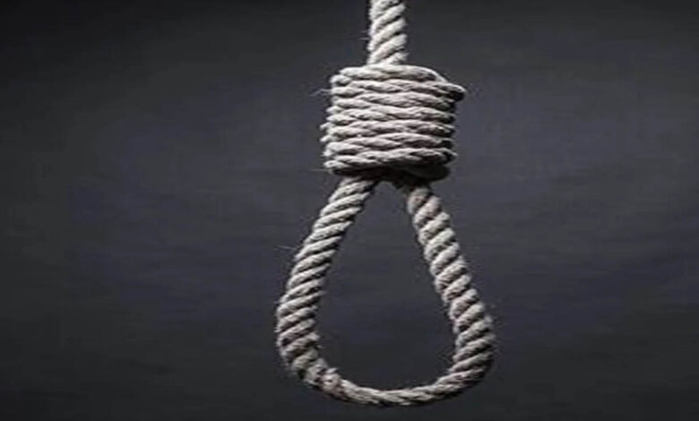 Student commits suicide in store room of house, leaves suicide note for mother and father