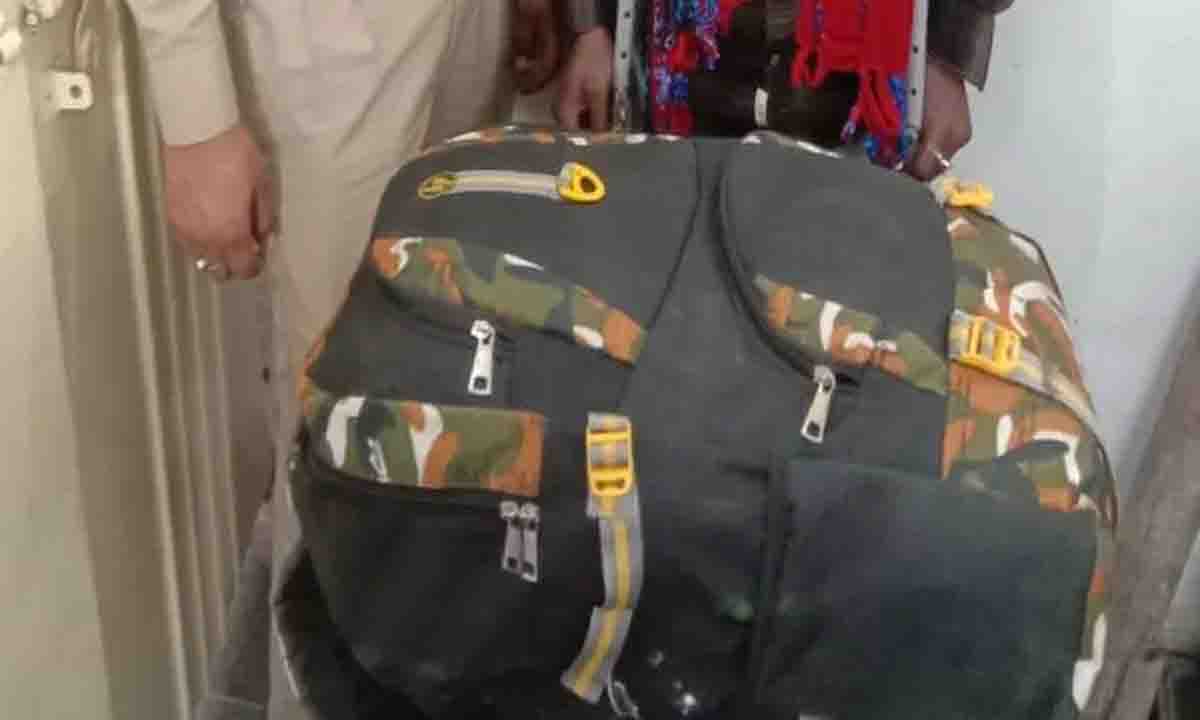 Ganja recovered in bag, smuggler out to supply arrested