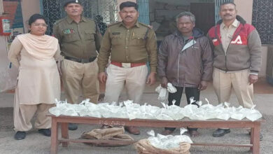 Mahua liquor packed in polythene and supplied, villager arrested