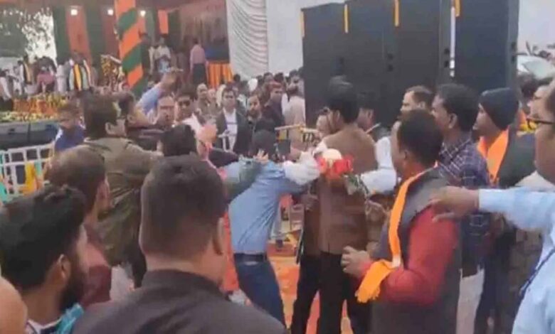 BJP worker beats up journalist, watch viral video