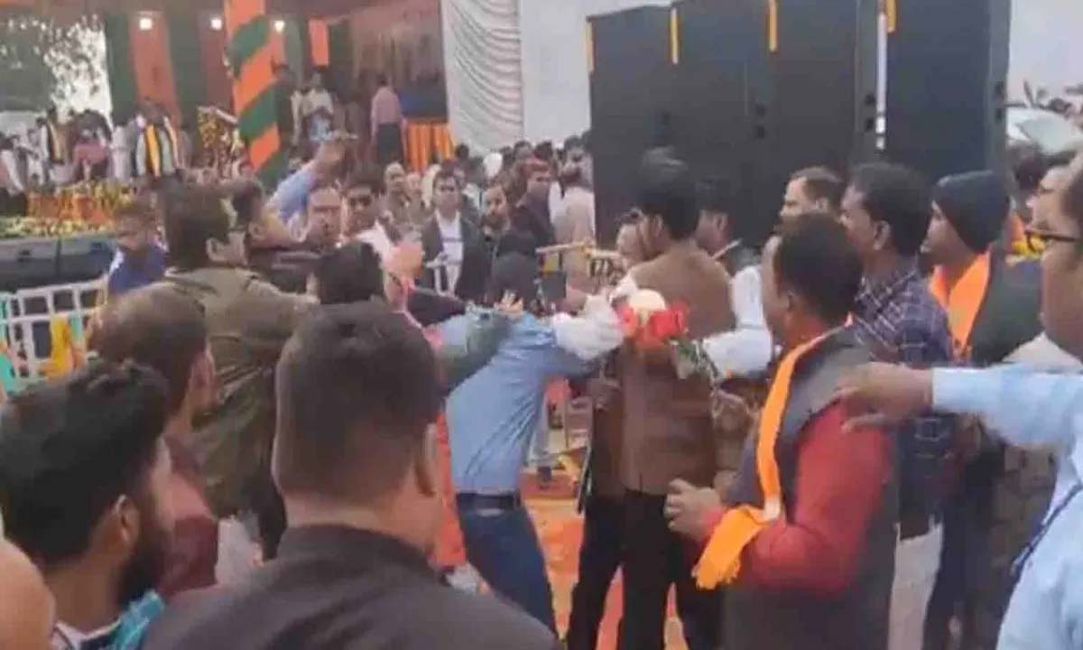 BJP worker beats up journalist, watch viral video