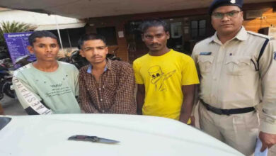 Stabbing in petrol pump, police took out a procession to arrest the accused