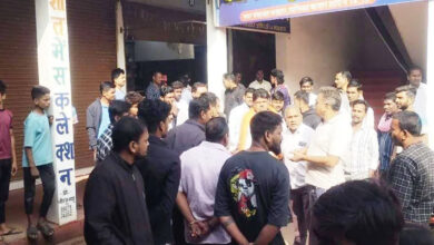 Theft took place in 5 shops at some distance from the police station, anger among traders against TI