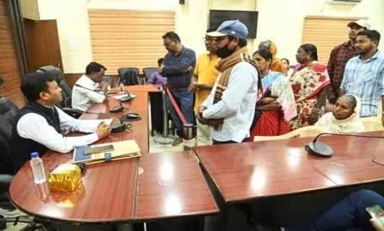 Additional Collector listened to people's problems in public darshan, 65 applications received