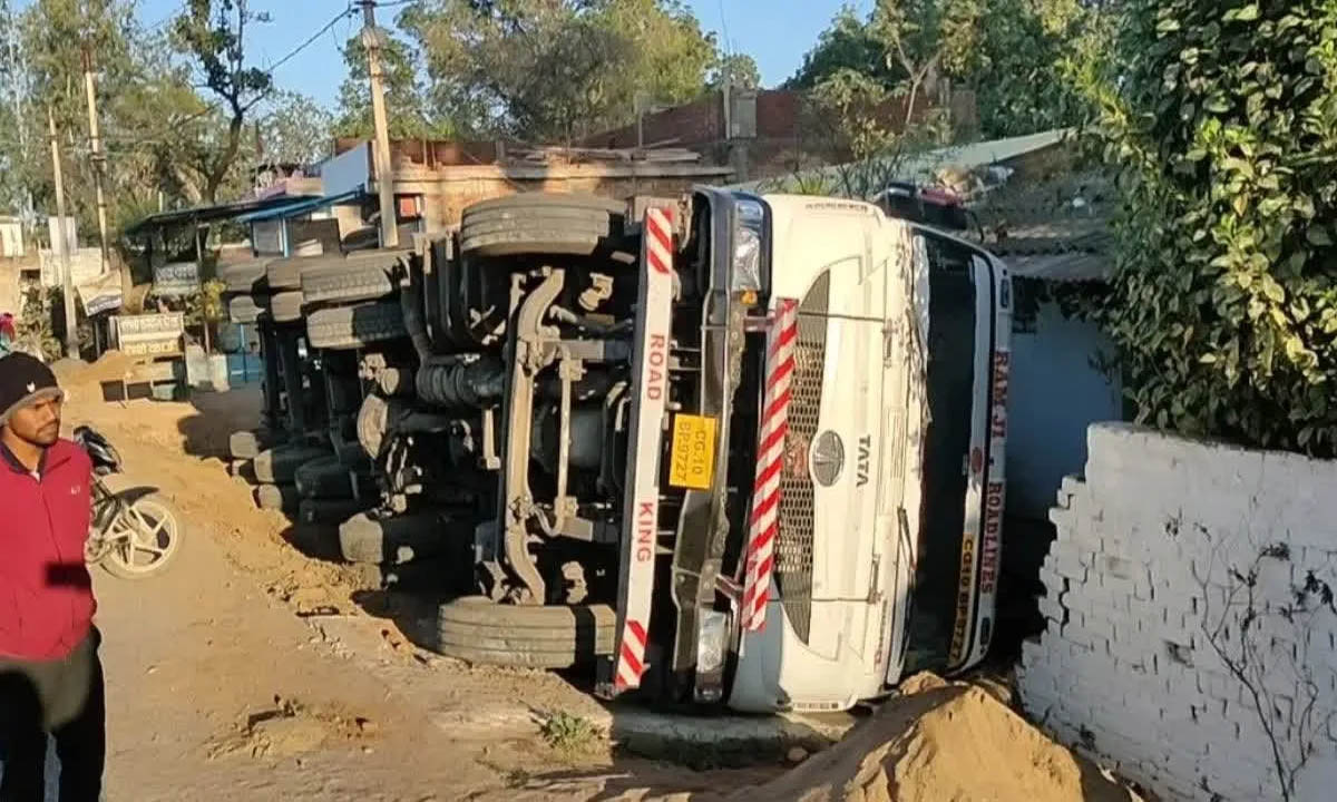 Trailer driver could not control speed, major accident happened in residential area