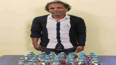 Accused selling illegal liquor arrested in Raipur