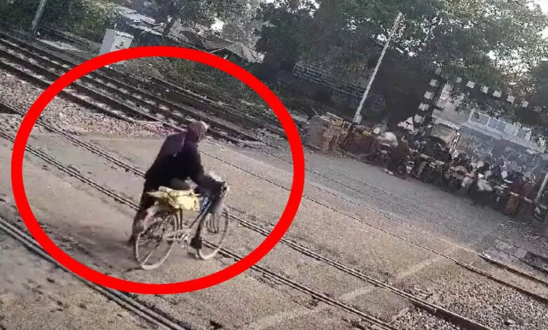 Man hit by train while crossing railway line, live video of death