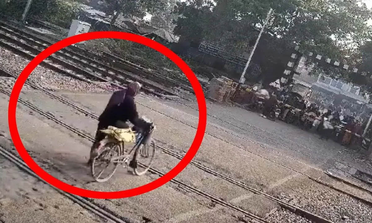 Man hit by train while crossing railway line, live video of death