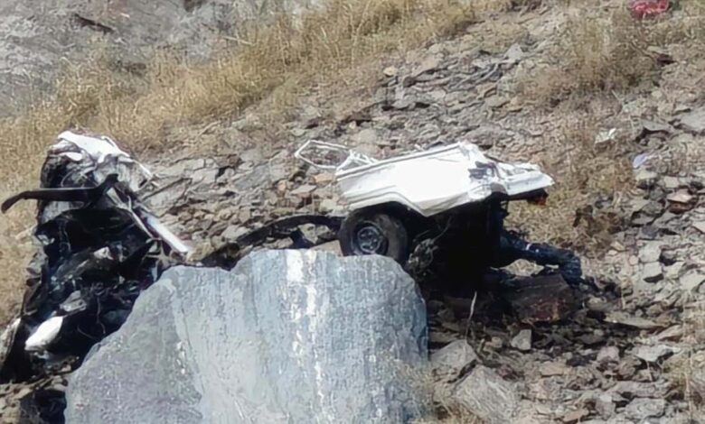 Vehicle rolls into gorge, five killed