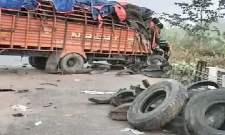 Major accident occurred due to fog on National Highway-30, truck driver died