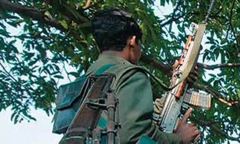 3 Naxalites surrender before SP, one with reward also included