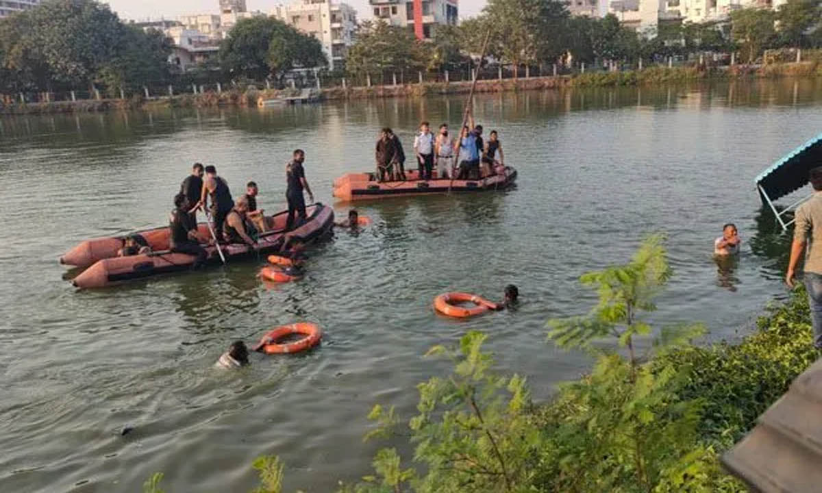 12 people dead so far in Vadodara boat accident, watch video