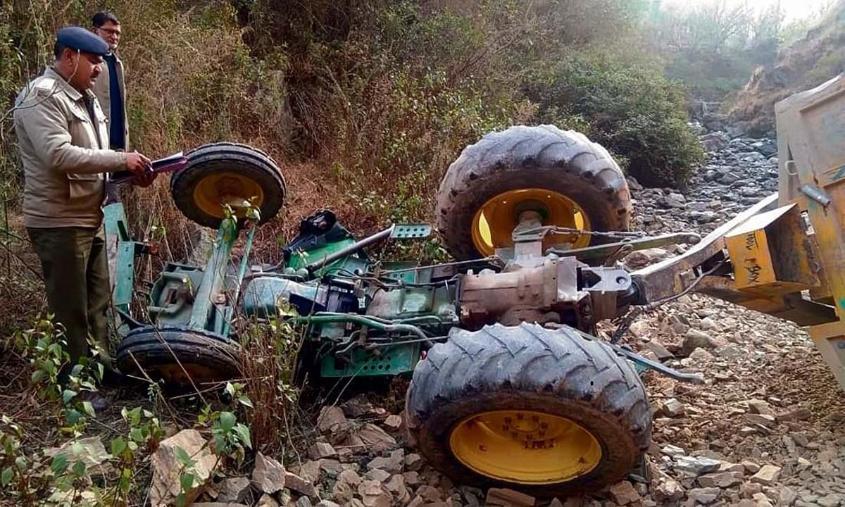 2 killed as tractor falls into gorge