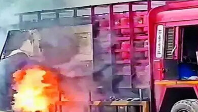 Fire broke out in a truck filled with LPG cylinder in UP district