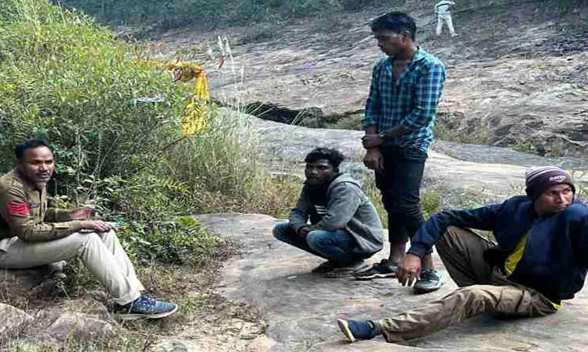 Death in picnic spot, drowned while bathing