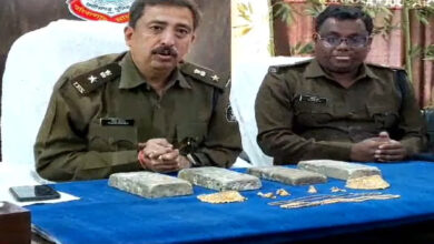 Were to supply gold and silver worth Rs 22 lakh in Raipur, two arrested with car