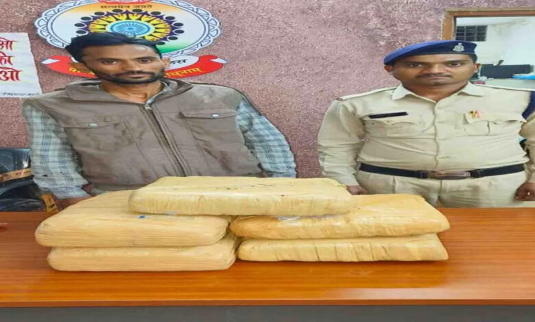 Ganja worth lakhs seized from Naya bus stand, smuggler arrested