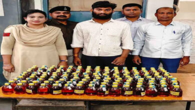 Young man selling illegal liquor in Mandir Hasaud arrested