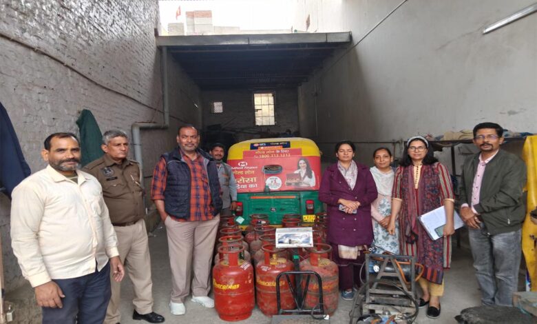 Big action of Logistics Department on illegal refilling center - 18 domestic gas cylinders seized