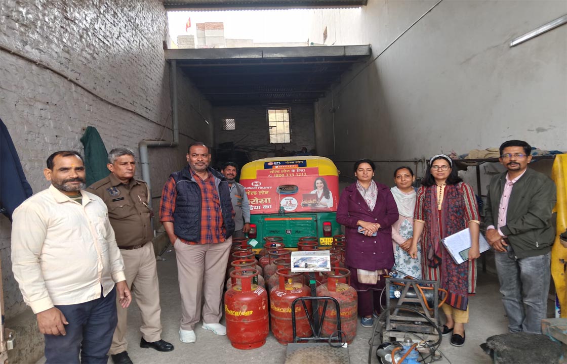 Big action of Logistics Department on illegal refilling center - 18 domestic gas cylinders seized