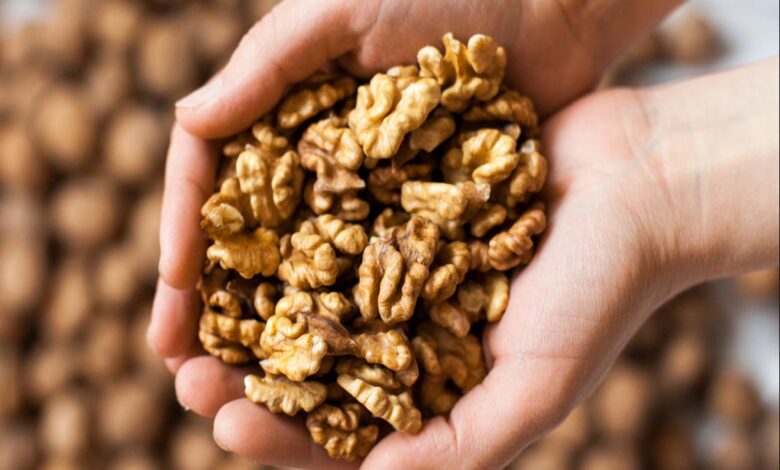 Eating walnuts every morning on an empty stomach will provide many benefits to the body