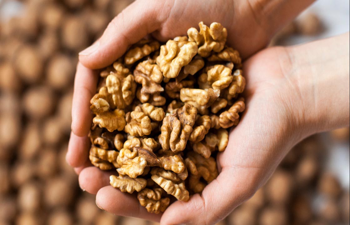 Eating walnuts every morning on an empty stomach will provide many benefits to the body