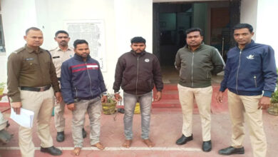 Two ganja smugglers arrested outside the railway station, 5 kg goods seized