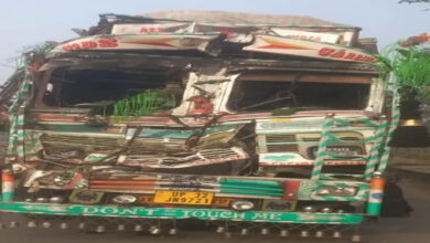 Collision between two trucks, one driver died