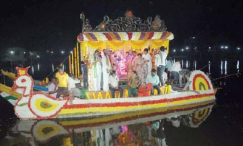 Theppotsavam, Paruveta Utsavam held