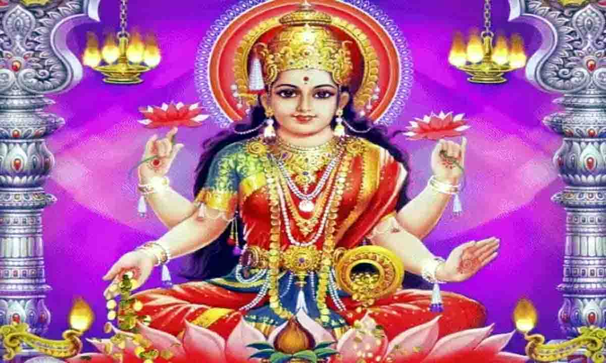 Astrology news: Chant these Mahamantras on Friday evening, Goddess Lakshmi will be pleased.