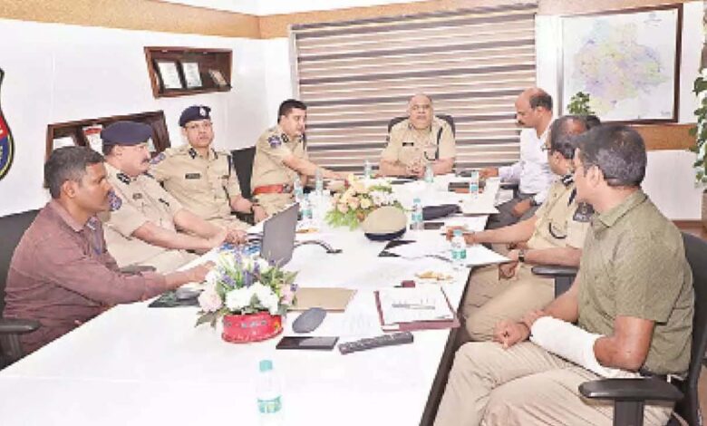 DGP reviews traffic situation in Greater Hyderabad