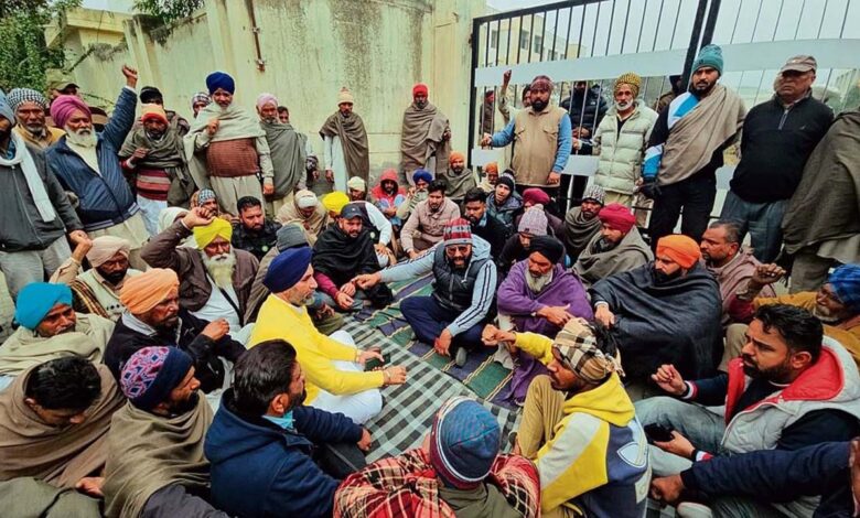 Family members stage dharna, seek action against teacher