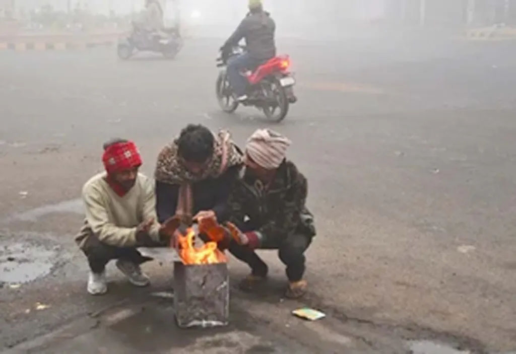 Delhi Weather: Cold havoc continues in Delhi, know weather updates