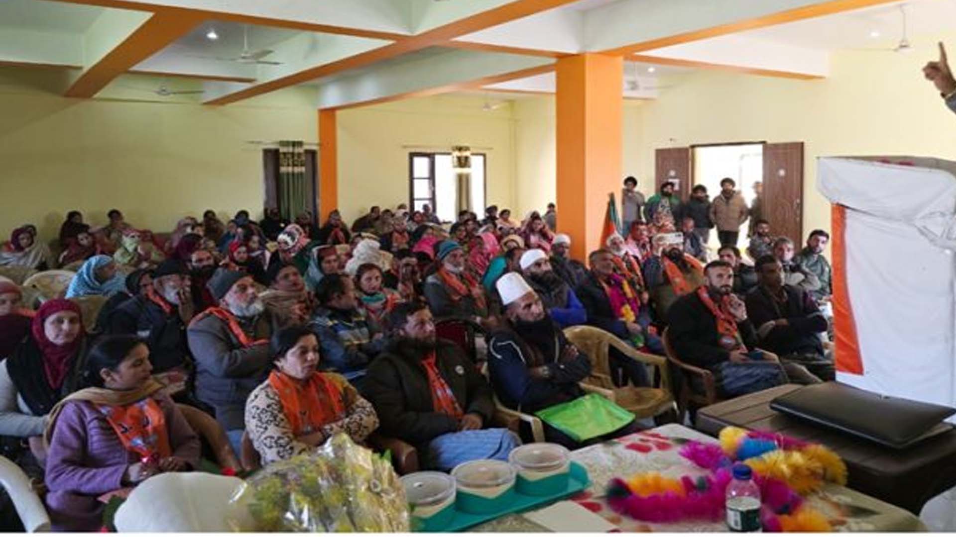 Over 400 join BJP in Poonch under leadership of Nalwa