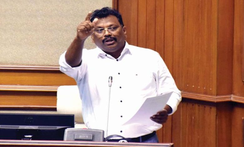 Sawant assures to pursue case of coastal dwellers with Centre