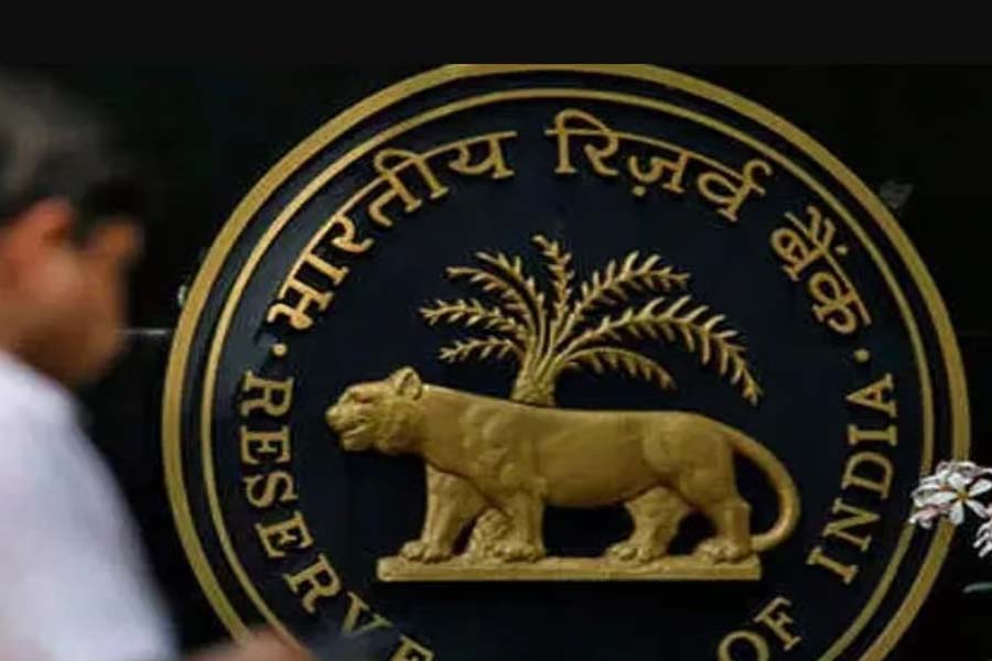 RBI imposed a fine of Rs 2 crore on State Bank of India