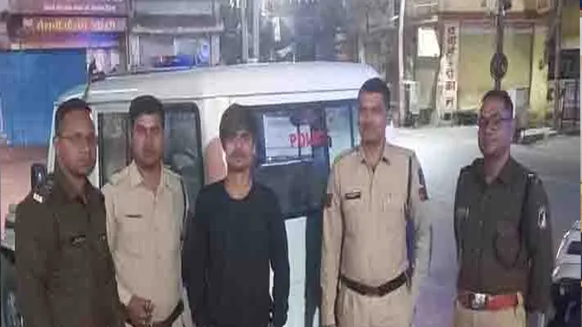 The criminal who brandished a sharp knife in Raipur was arrested