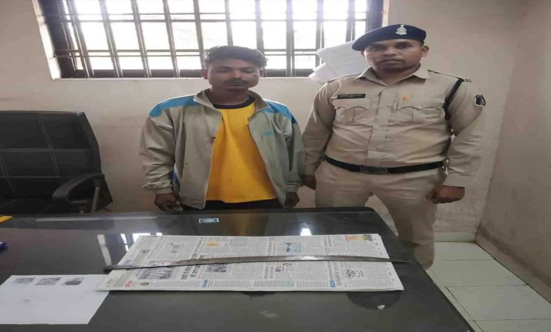 A criminal roaming around with a sword in Kabir Nagar arrested